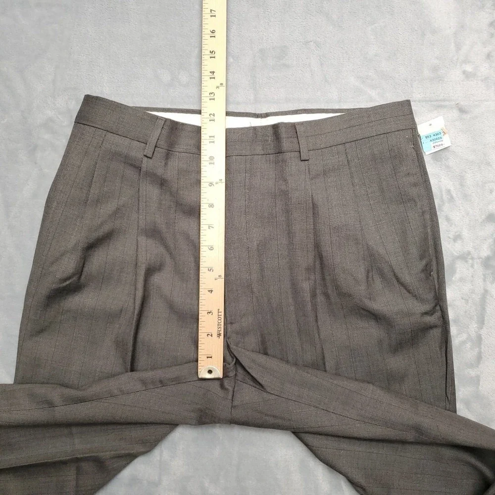 VTG Haggar Pants Mens 34x30 Gray Gentleman Fit Pleated Dress Retro Made In USA